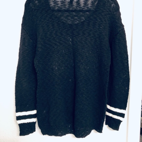 Olivia Sky | Tribal Sweater | Size: (SM) |
| COLOR: BLACK & WHITE | - Picture 7 of 7